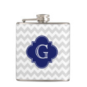 Light Grey White Chevron Navy Quatrefoil Monogram Heupfles (Voorkant)