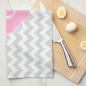 Light Grey White Chevron Pink Quatrefoil Monogram Theedoek (Quarter Fold)