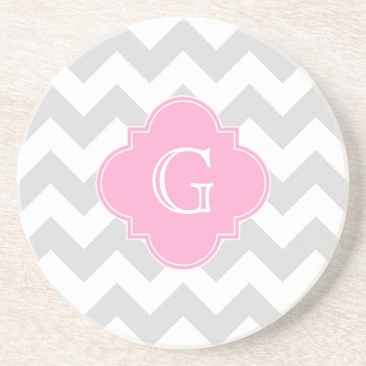 Light Grey White Chevron Pink Quatrefoil Monogram Zandsteen Onderzetter (Voorkant)
