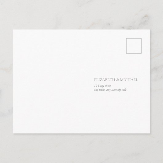 Light Grey White Floral Script Weddenschap RSVP Uitnodiging Briefkaart (Achterkant)