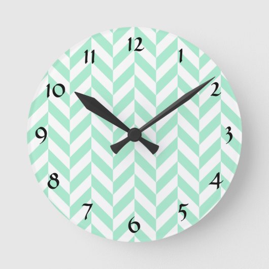 Light Mint Green Chevron Pattern Ronde Klok (Voorkant)