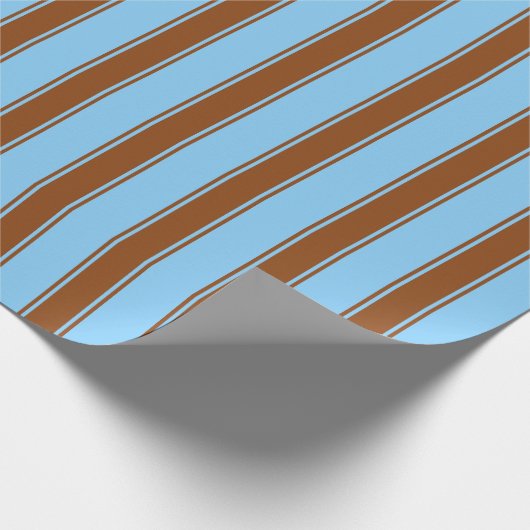 Light Sky Blue en Brown Stripes Pattern Cadeaupapier (Hoek)