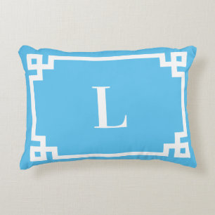 Light Sky Blue en White Greek Key Border Monogram Accent Kussen