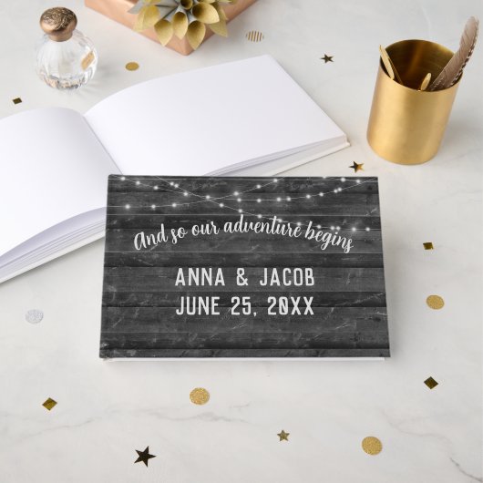 Light String On Gray Dark Wood Wedding Guest Book Gastenboek (Voorkant open)