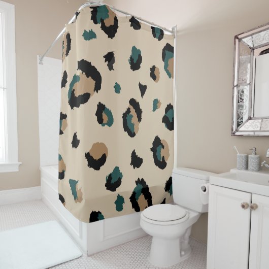Light Tan Leopard Print en Blauwgroen Douchegordijn (In situ)