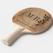 Light Teak Wood Leaf Wedding Monogram Tafeltennisbatje (Voorkant Gekanteld)