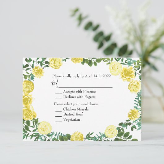 Light Yellow Peony & Roos Floral Invitation Reply Kaart (Staand voorkant)