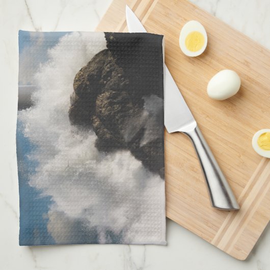 Lighthouses | Lighthouse With Crashing Waves Theedoek (Quarter Fold)