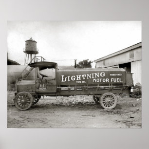 Lighting Motor Brandstof Truck, 1920. Oude foto Poster