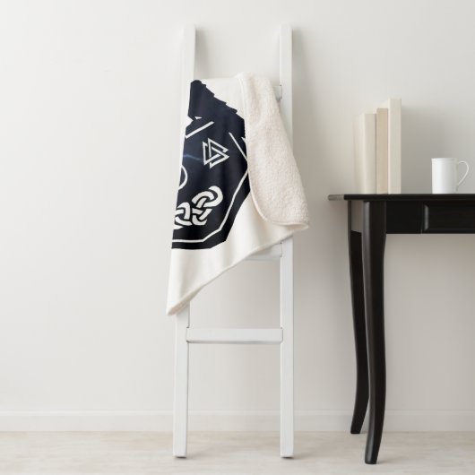 Lightning Bolt Thor's Hammer Sherpa Deken (In situ)