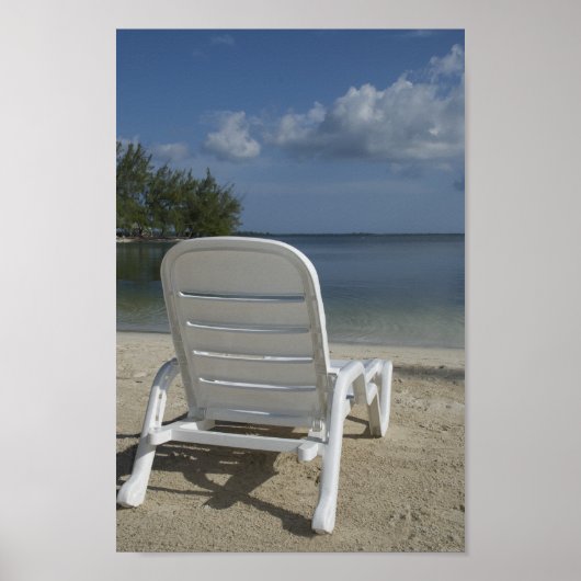 Ligstoel op Tropisch Strand Poster (Voorkant)