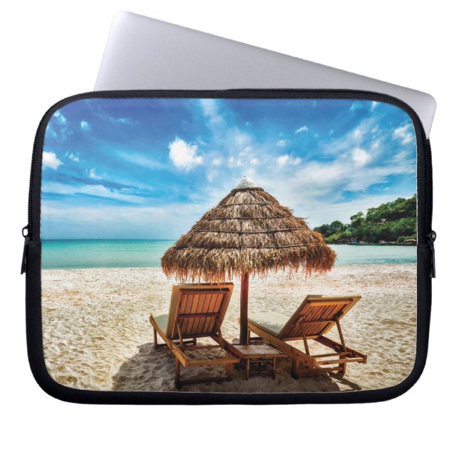 Ligstoelen op strand kussensloop laptop sleeve (Voorkant)