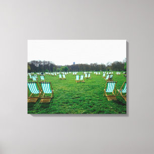 Ligstoelen verspreid in Green Park, Londen Canvas Afdruk