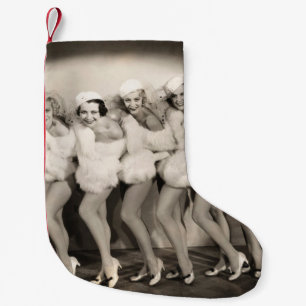 Lijn chorusmeisjes in witte furvintage, retro, 1 kleine kerstsok