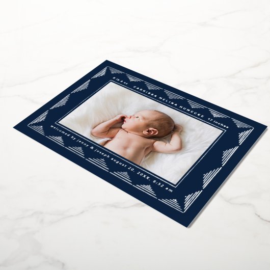 Lijn driehoekspatroon Fotoaankondiging Folie Uitnodiging (Gedraaid)