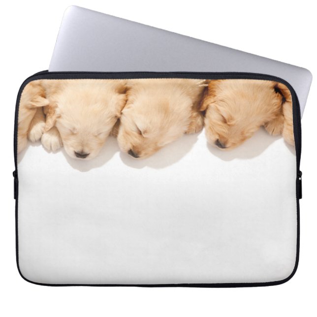 Lijn van Slaapende Golden Retriever Puppies Laptop Sleeve (Voorkant)