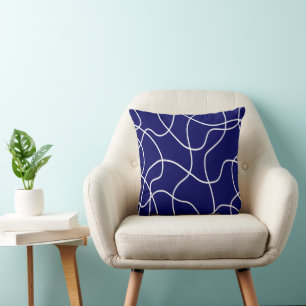Lijnkunst: wit op donkerblauw kussen