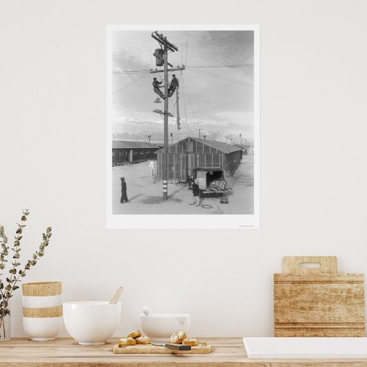 Lijnpersoneel op het werk in Manzanar 1943 Poster (Keuken)