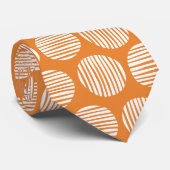 Lijnspuiten 190917 - Wit over Sinaasappel Stropdas (Opgerold)