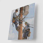 lijnteam werkt met poolklok vierkante klok (Hoek)