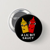 Lil Bit Saucy Funny Sauce Pun Dark BG Ronde Button 5,7 Cm (Voorkant /achterkant)