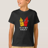Lil Bit Saucy Funny Sauce Pun Dark BG T-shirt (Voorkant)