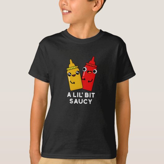 Lil Bit Saucy Funny Sauce Pun Dark BG T-shirt (Voorkant)