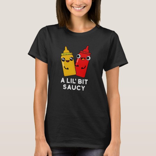 Lil Bit Saucy Funny Sauce Pun Dark BG T-shirt (Voorkant)