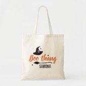 Lil Boo Thang, Wicked Witch Pet, Broom, Halloween Tote Bag (Voorkant)