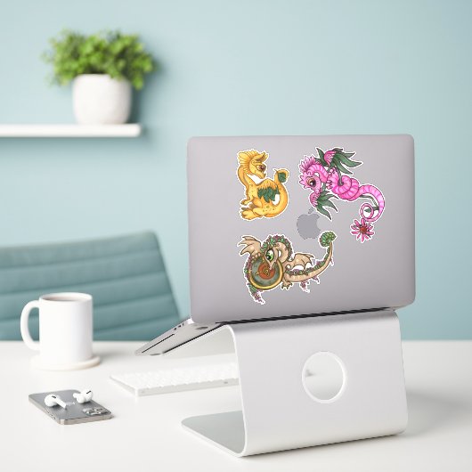 Lil Garden Dragons Sticker (Laptop op bureau)