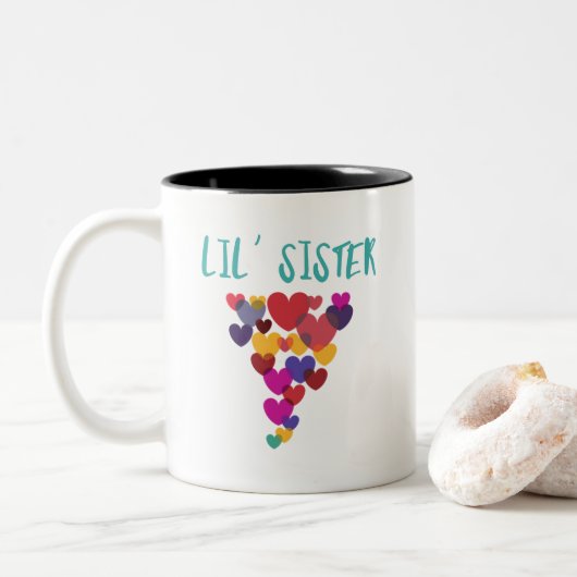 Lil' Little Sister Love Floating Hearts Tweekleurige Koffiemok (Met donut)