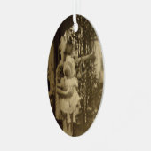 Lil Meisje Met Doll Metal Kerst Ornament (Voorkant links)