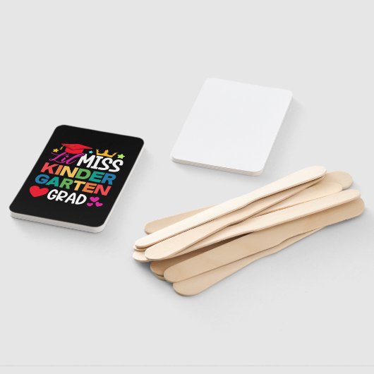 Lil Miss Kindergarten Afstudeerder Prek Afstuderen Handwaaier (Niet-gemonteerd)