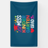 Lil Miss Kindergarten Afstudeerder Prek Afstuderen Spandoek (Verticaal)