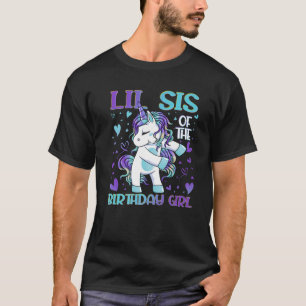 Lil Sis van het meisje van de geboorte, met de ver T-shirt