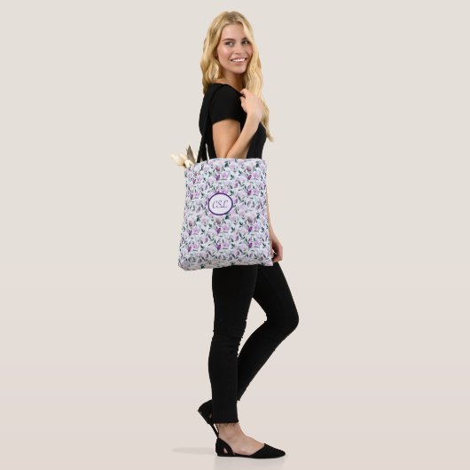 Lila bloemen canvas tas, monogrammen tote bag (Op model)