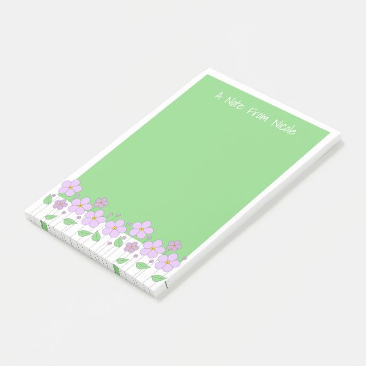Lila bloemen en groene post-it notities post-it® notes (Schuin)