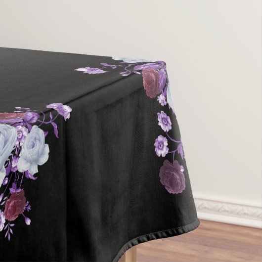 LILA BLOEMEN, ZWARTE ACHTERGROND TAFELKLEED (Voorbeeld)