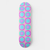 Lila en turquoise donuts met vulling op roze persoonlijk skateboard (Voorkant)