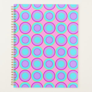 Lila en turquoise donuts met vulling op roze planner