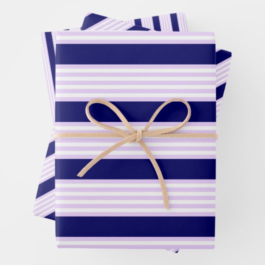 Lila en witte strepen met blauw van de marine inpakpapier vel (In situ)