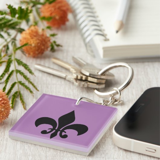 Lila Fleur de Lis Sleutelhanger (Voorkant Rechts)