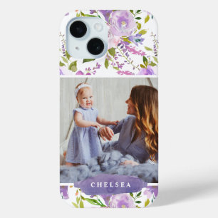 Lila Floral Foto en Monogram iPhone 15 Case