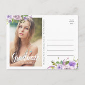 Lila Floral Graduation Party Invitation Briefkaart (Achterkant)