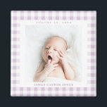 Lila Gingham Check Baby Birthdate Magnet<br><div class="desc">De lila paarse gingham check is een charmante manier om de foto van een nieuwe baby te lijsten en de komst te vieren met een vierkante magneet met de naam en de geboortedatum. Maak deze baby magneet voor een nieuwe ouder,  grootouders en familie of vrienden.</div>