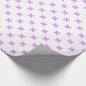 Lila kruisstiften op wit cadeaupapier (Hoek)