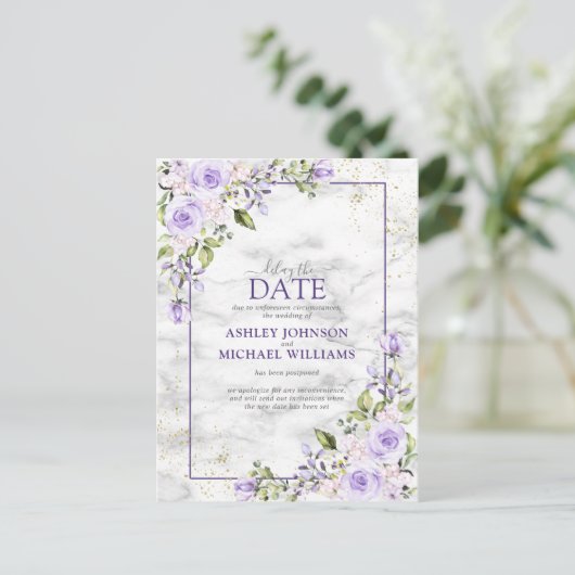 Lila Lavender Gold Marble Floral Vertraging datum Aankondigingskaart (Staand voorkant)