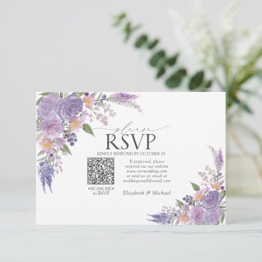Lila Lavender Mauve Floral QR Code Weddenschap RSV RSVP Kaartje (Staand voorkant)