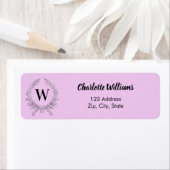 Lila monogram initiaal krans retouradres etiket (Insitu)