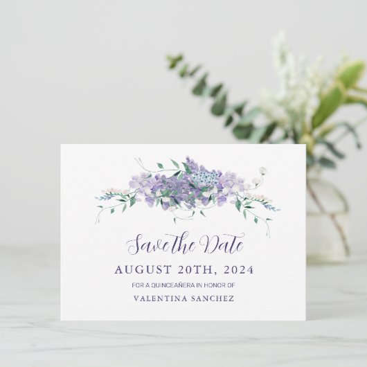 Lila Paarse bloemenquinceanera Save The Date (Staand voorkant)